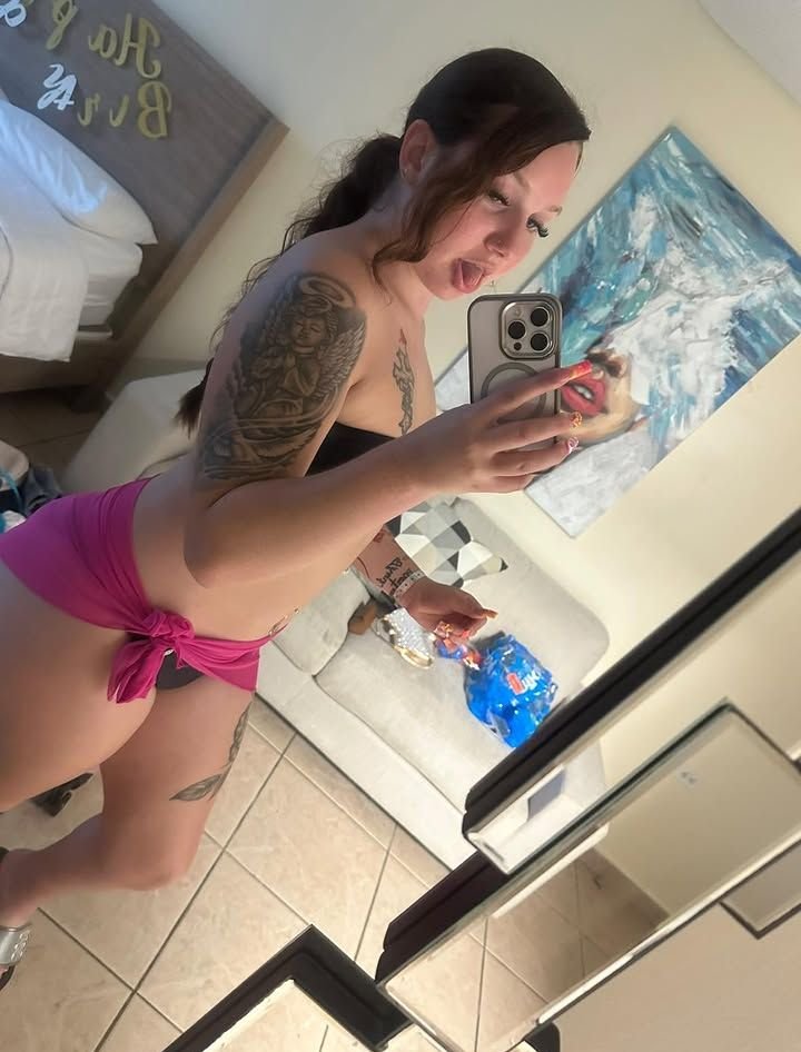 missfigureee's tweet photo. Hi😘💕 https://t.co/wXRR09DA0i