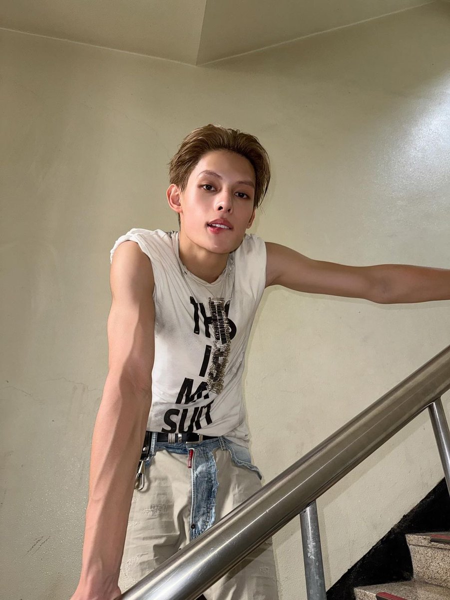 eoxczo's tweet photo. 가끔은 전남친이 그립다 mood https://t.co/7e3Qyfl0DY