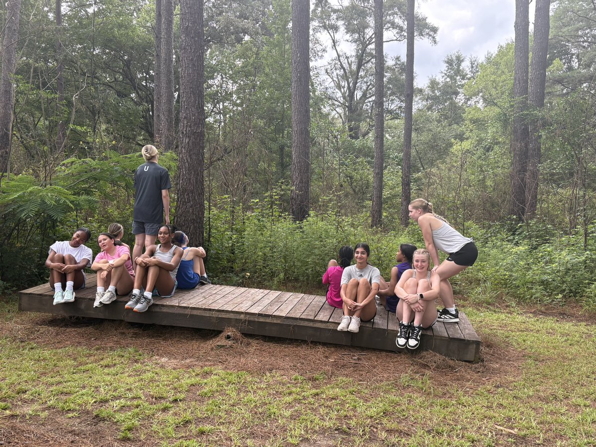ThePelhamWayVB's tweet photo. Fun time at True Vine! 🏐💚Building more than volleyball skills—learning to work together, trust each other, and become a TEAM! 💪 So excited for this group and the season ahead! #Teamwork #Together @ThePelhamWayAD @ThePelhamWaySOC @ThePelhamWayASU @TutchtoneS https://t.co/9uzMly6pjx