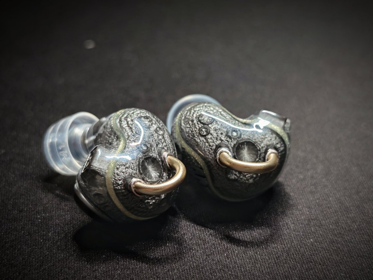 agarwood_NKT's tweet photo. Artpical Lunar Ring着弾
おおよそイヤホンとは思えない見た目してて本当にやばい（褒め言葉） https://t.co/dXrtkNM388