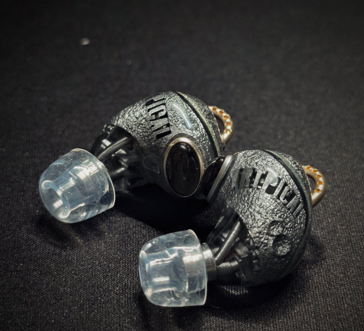 agarwood_NKT's tweet photo. Artpical Lunar Ring着弾
おおよそイヤホンとは思えない見た目してて本当にやばい（褒め言葉） https://t.co/dXrtkNM388
