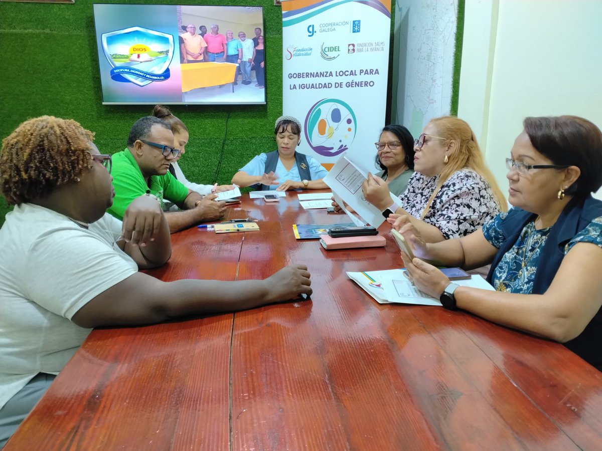 fsolidaridad's tweet photo. Iniciamos la presentación del proyecto "Gobernanza Local para la Reducción de Desigualdades de Género" en la provincia de Santiago. Junto a gobiernos locales fortalecemos la equidad, la participación y la gestión municipal inclusiva. 🤝🏛️  #IgualdadDeGénero #FundaciónSolidaridad https://t.co/ySN363YmzD
