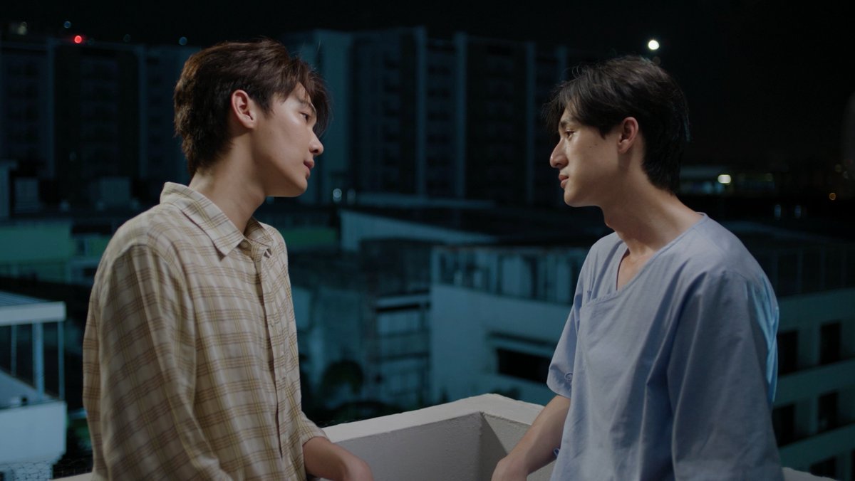 GMMTV's tweet photo. สรรพนามเปลี่ยน สายตาก็เปลี่ยน รอยยิ้มก็เปลี่ยน อ่อนโยนมากขึ้นนะคะเนี่ย ทั้งคู่เลย
#MrKillSeriesEP5
@dew_jsu @vitheepanich https://t.co/3x02ZtNFxl