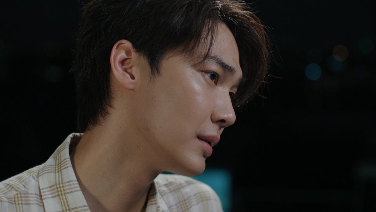 GMMTV's tweet photo. สรรพนามเปลี่ยน สายตาก็เปลี่ยน รอยยิ้มก็เปลี่ยน อ่อนโยนมากขึ้นนะคะเนี่ย ทั้งคู่เลย
#MrKillSeriesEP5
@dew_jsu @vitheepanich https://t.co/3x02ZtNFxl