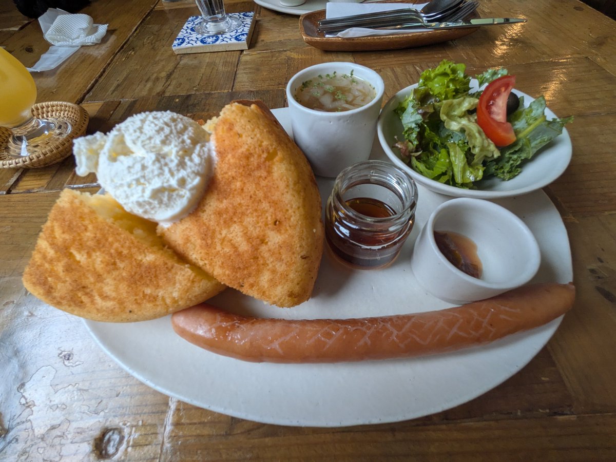 f14tomcatsuki's tweet photo. 昨日は着物友達とお出かけの時に
パンケーキを食べました!
以前他の所で食べた時は柔らかく、
大きさの割に食べることが出来ましたが、
こちらのパンケーキはしっかりとしたパンケーキで結構お腹が一杯になりました https://t.co/18JabYDOn3