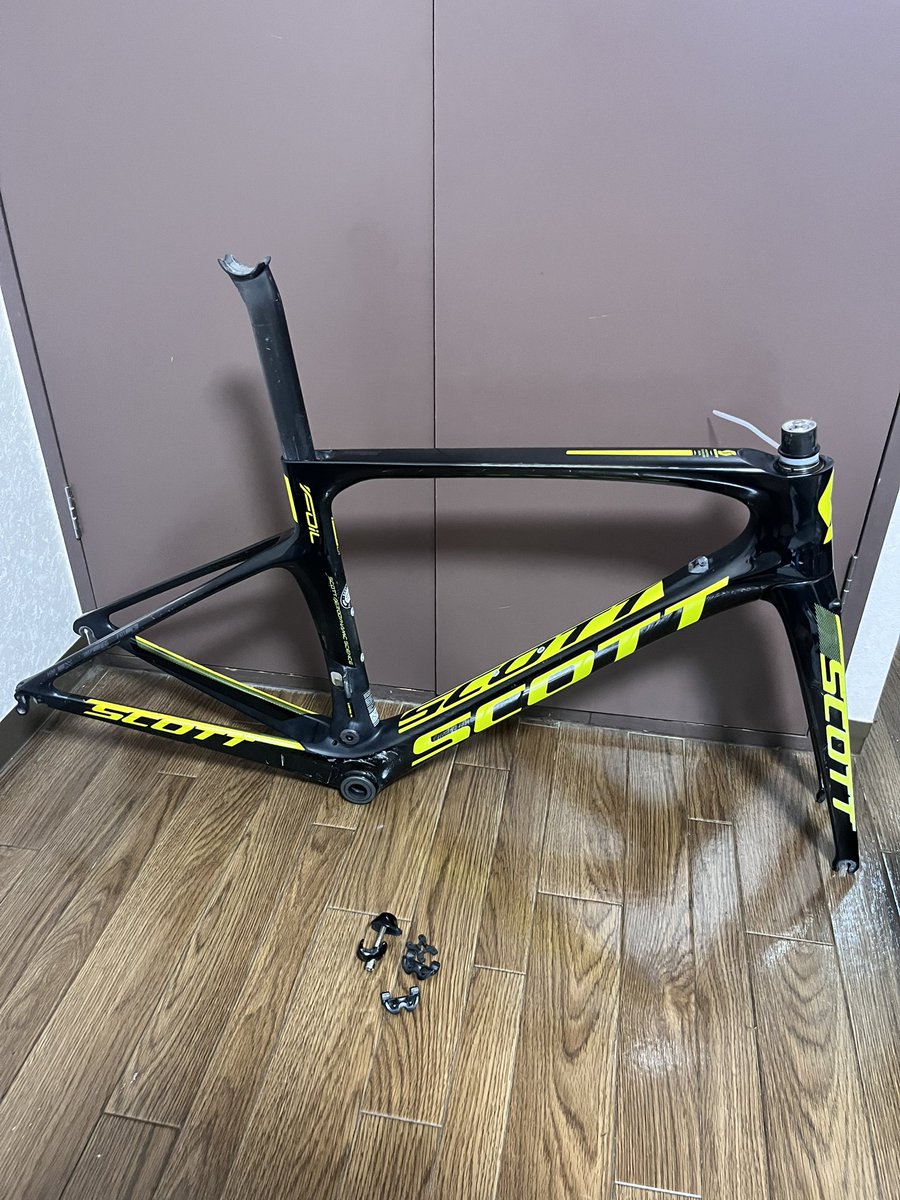nidanoaka's tweet photo. #ロードバイク物販 
2017年モデル Scott Foil10 49サイズ
6万円 https://t.co/vSXePmN0fE