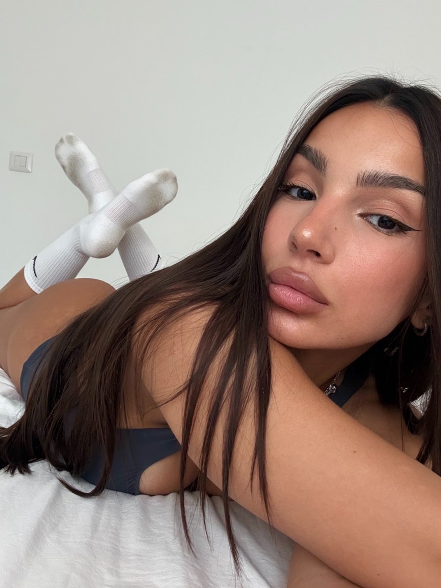 GoddessKely1's tweet photo. I know exactly what caught your attention🧑🏽‍🩰✨ 🧦 https://t.co/mHKvjL5kR5