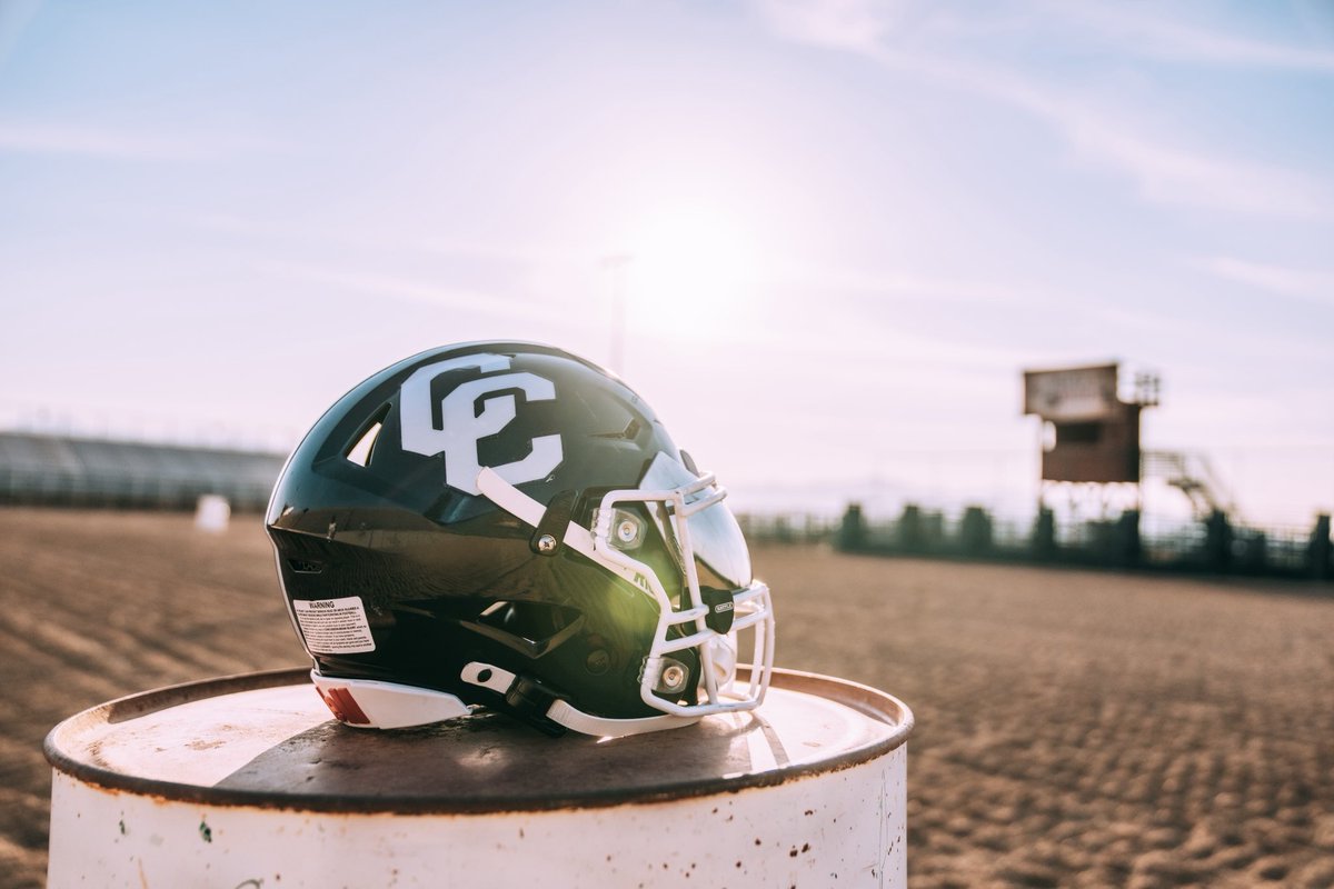 CCHSFOOTBALL_'s tweet photo. New look. Same standard. 🐴 ⚡️ 

#CornerCanyonFootball #TakeCharge https://t.co/oyfJNpzgnw