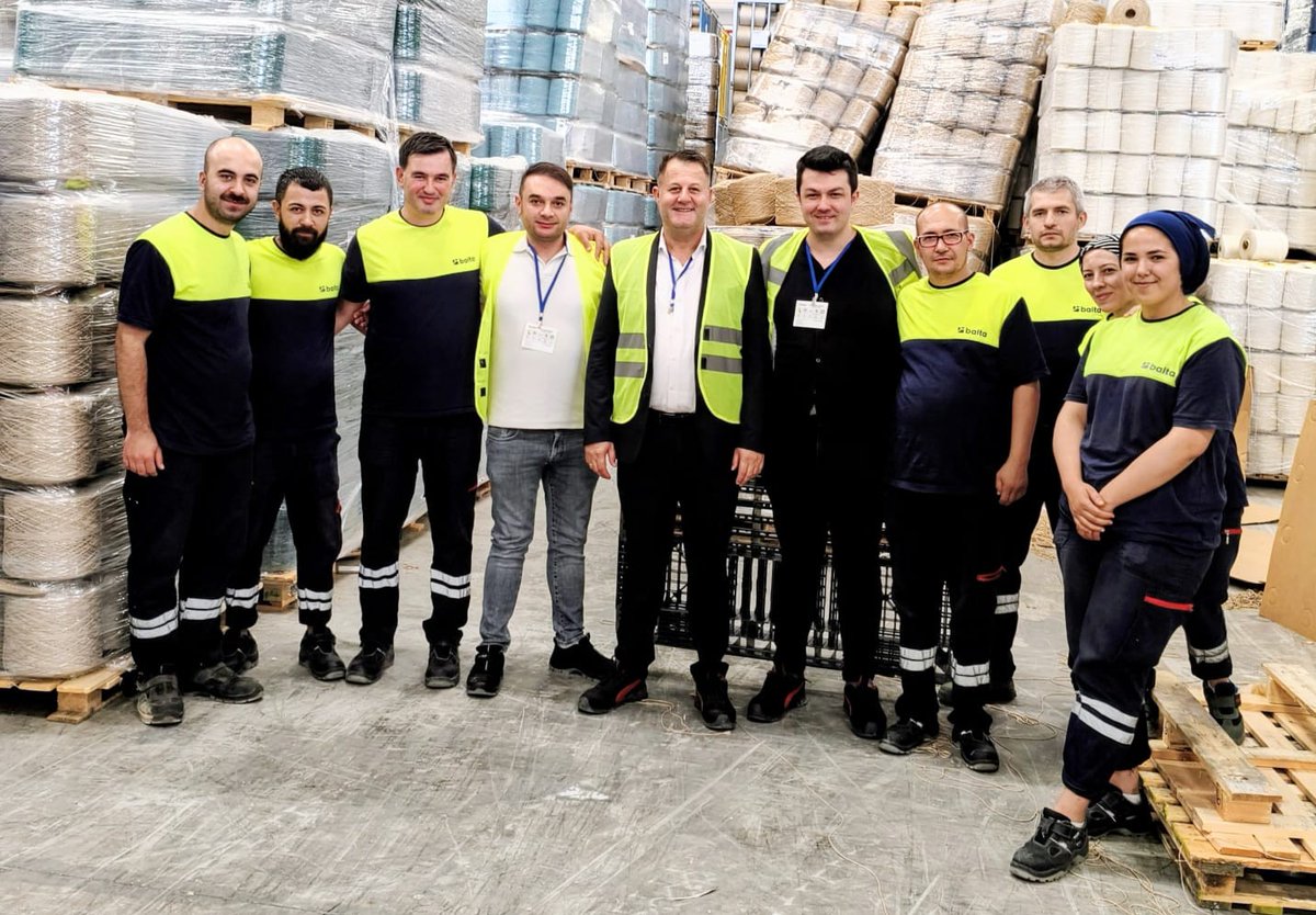 oziplikis1978's tweet photo. CEYLAN, BALTA İŞÇİLERİNİ ZİYARET ETTİ

Genel Başkan Yardımcımız Samet Ceylan, Uşak'ta faaliyet gösteren ve sendikamızın uzun soluklu örgütlenme mücadelesi sonucunda, işçilerin kararlı duruşuyla örgütlendiği Balta Floorcovering Yer Döşemeleri San. ve Dış Tic. A.Ş.'yi ziyaret ederek işçilerle/üyelerimizle bir araya geldi. 

4 Ağustos 2026 tarihinde gerçekleşen ziyarette, Uşak İl Başkanımız Esat Deniz Turan ile İl Örgütlenme Uzmanımız Aydın Turgut da bulundu.

Detaylar; https://t.co/vFhT142PtT