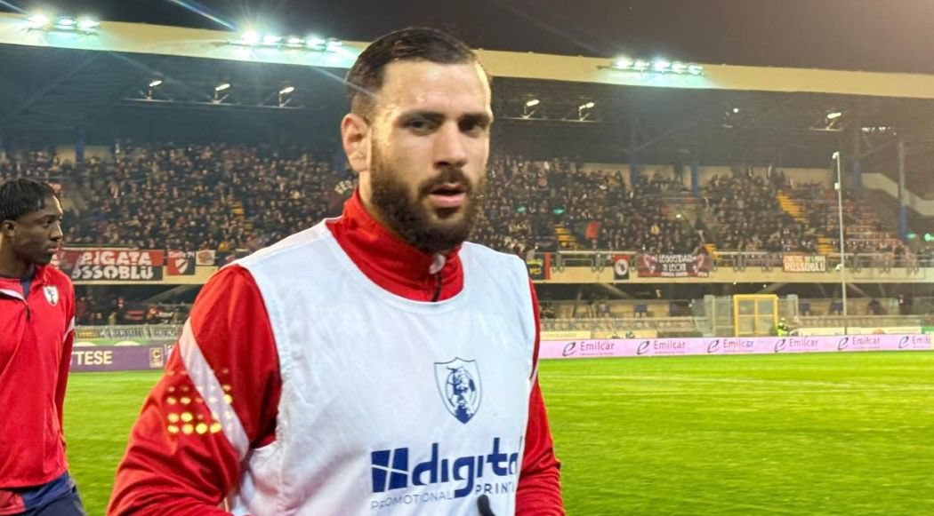 SambNews24's tweet photo. #Calciomercato Il #Cosenza è pronto ad abbracciare #Dalmazzi: il difensore, come riportato da @NicoSchira, è pronto a salutare la #Sambenedettese per approdare in Calabria https://t.co/mGg6IEbVZN