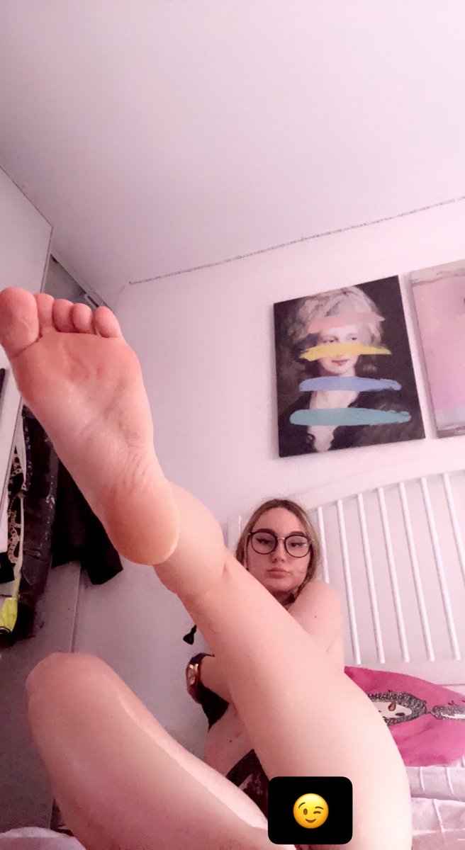 Florence39Slim's tweet photo. Eat me up this morning from foot 🦶 💦👅💧 https://t.co/oZHZ0f1nFa
