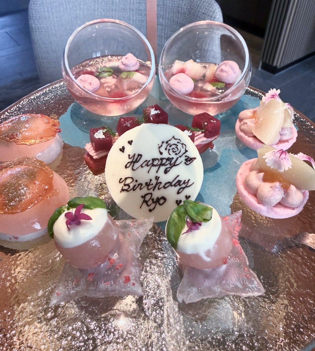 RY0se_8's tweet photo. 𝟤𝟢𝟤𝟨 . 𝟢𝟪 . 𝟢𝟦  𝐻𝑎𝑝𝑝𝑦 𝐵𝑖𝑟𝑡ℎ𝑑𝑎𝑦 💐🤍
りょうくん19歳おめでとう♡

#사랑둥이_치치야_생일축하해료
#PuppyRyoDay
#シズニの星かがやくリョウちゃん https://t.co/KUuPfPmsiA