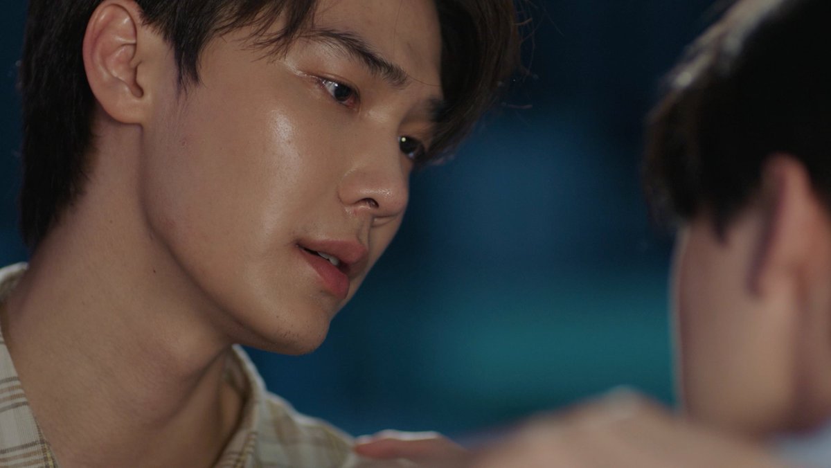 GMMTV's tweet photo. ทำดีๆ นะเฮ้ยยยยย 🫠💥
#MrKillSeriesEP5
@dew_jsu @vitheepanich https://t.co/YvyAJK2kpq