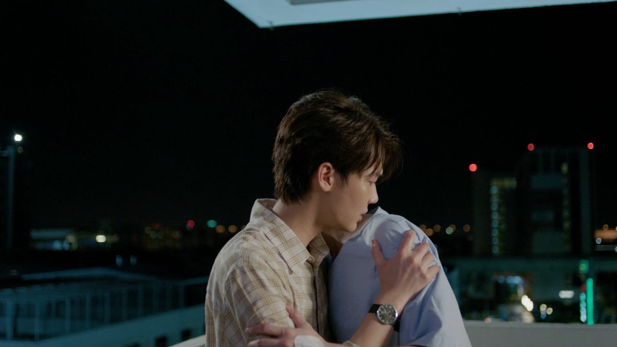 GMMTV's tweet photo. ทำดีๆ นะเฮ้ยยยยย 🫠💥
#MrKillSeriesEP5
@dew_jsu @vitheepanich https://t.co/YvyAJK2kpq