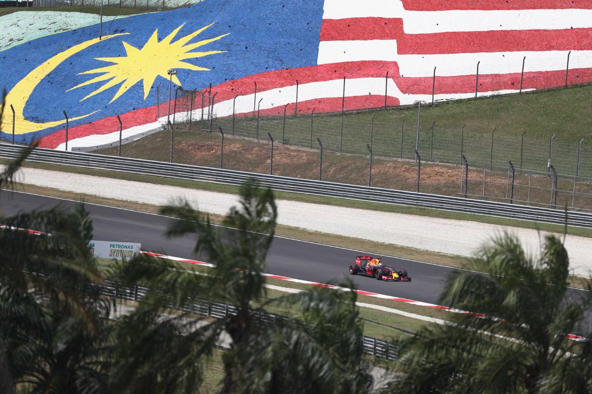 blog_formula1's tweet photo. 🚨 ATENÇÃO 🚨

A FIA divulgou os horários para o GP do Bahrein na Malásia em outubro e a largada da corrida será às 4h da manhã no horário de Brasília.

Confira todos os horários:

2/10: Treino Livre 1: 1:30
2/10: Treino Livre 2: 5:00
3/10: Treino Livre 3: 1:30
3/10: Quali: 5:00
4/10: Corrida: 4:00

Vocês vão assistir?