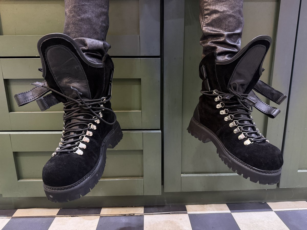 casimir_umeh's tweet photo. Made a ski mask to match the revenant boots officially out soon https://t.co/qDd2lmzR2g