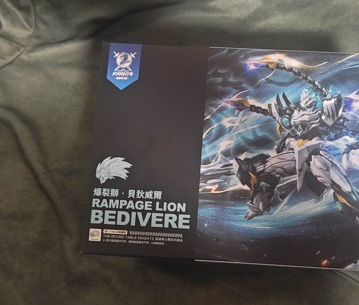5082ofnir's tweet photo. 今日別々に買った中華キットが一緒に到着
円卓騎士団の新作と一作目が割と良かった異世界旅行の手帳
つうか円卓騎士団新しいの出る度に箱が大きくなるのだが？w
こちらもまた時間を見て作って行こうかね
 #円卓騎士団  #異世界旅行の手帳 https://t.co/R01aoevEVh