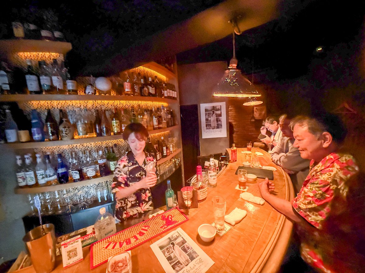 750rider's tweet photo. 先日、映画『#いってらっしゃいの花』に出てくるBAR #DontCry さんで行われたファンミーティングに参加。
個人的にはこの手のイベントにはあまり参加した事がなく少しドキドキでしたが、案内人の #椎名零 ママ?😆や参加された皆さんのおかげで、楽しい時間を過ごせました😁
→ https://t.co/SySLLodbq0