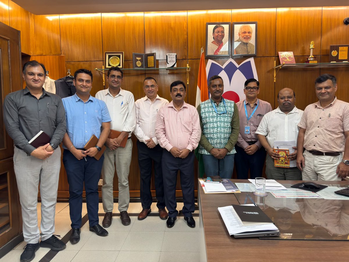 NIHFWofficial's tweet photo. Productive collaboration visit between @WHO  &amp; NCCVMRC at NIHFW today. Discussion around iTMIS Dashboard upgrades &amp; collaboration for Model Immunization Centre, and WHO's proposal for a Hub-and-Spoke model under a Centre of Excellence at NIHFW to strengthen RI programmes. https://t.co/4HjZiIuuKA