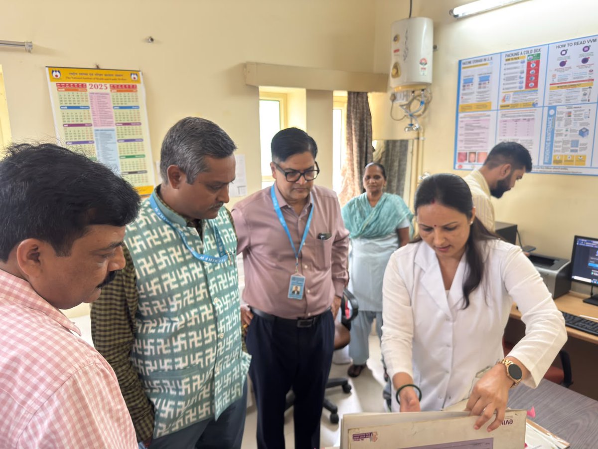 NIHFWofficial's tweet photo. Productive collaboration visit between @WHO  &amp; NCCVMRC at NIHFW today. Discussion around iTMIS Dashboard upgrades &amp; collaboration for Model Immunization Centre, and WHO's proposal for a Hub-and-Spoke model under a Centre of Excellence at NIHFW to strengthen RI programmes. https://t.co/4HjZiIuuKA