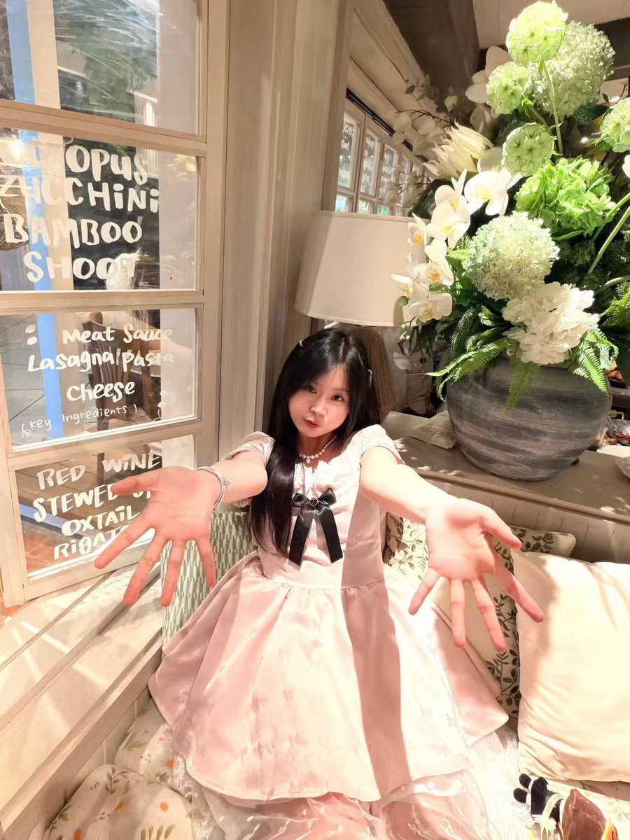 gYS6hx9moZCY79F's tweet photo. 来了兄弟们，超级顶的女高祖宗来了，颜值非常高，能给这种祖宗压榨是最爽的了清纯反差感拉满 #atm #提款机 #上贡 #吐钱 #报销奴 #账单奴 #atm奴 #女s https://t.co/qJQ1zocRkS