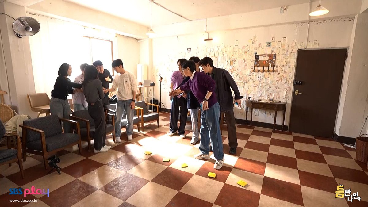myysyoo_'s tweet photo. Aww~ It’s really nice of #YooYeonSeok, #YuJaeSuk and the #WheneverPossible team to help out the “The The The” theater group by send them a greeting to promote their play “Would You Like A Glass of Beer?”

It will be a huge help to their show! I hope more people will watch it! 🤍 https://t.co/vQfNaoYyvx