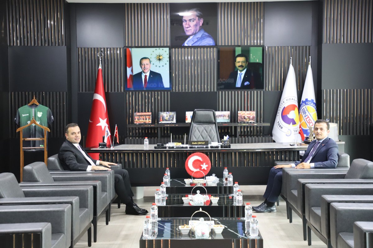 bingoltso's tweet photo. Bingöl Vali Yardımcımız Sayın Uğur Tutkan, veda ziyaretleri kapsamında Başkanımız Kadir Çintay’ı ziyaret etti.

Gerçekleşen ziyarette, Bingöl’de görev yaptığı süre boyunca yürütülen çalışmalar ve ilimize kazandırılan hizmetler üzerine değerlendirmelerde bulunulurken, Sayın Uğur Tutkan’a ilimize sunduğu katkılar dolayısıyla teşekkür edildi.

Görev süresi boyunca Bingöl’e sağladığı değerli hizmetler ve özverili çalışmalarından dolayı Sayın @TutkanUgur’a teşekkür ediyor, yeni görev yerinde başarılar diliyor; görev değişikliğinin kendisi ve ailesi için hayırlı olmasını temenni ediyoruz.