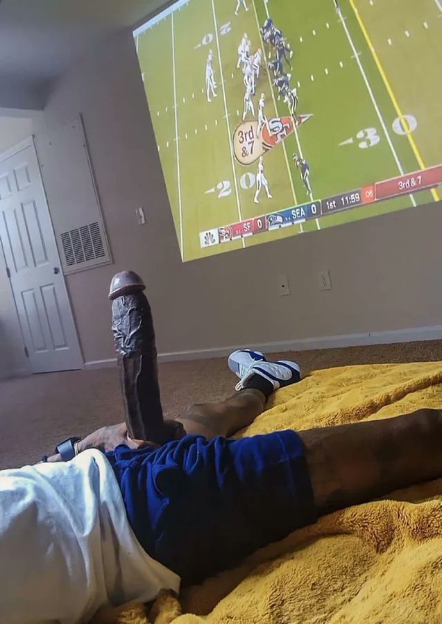 TheBlackChvrch's tweet photo. You just got offered the best seat to the game https://t.co/SkChf708hJ