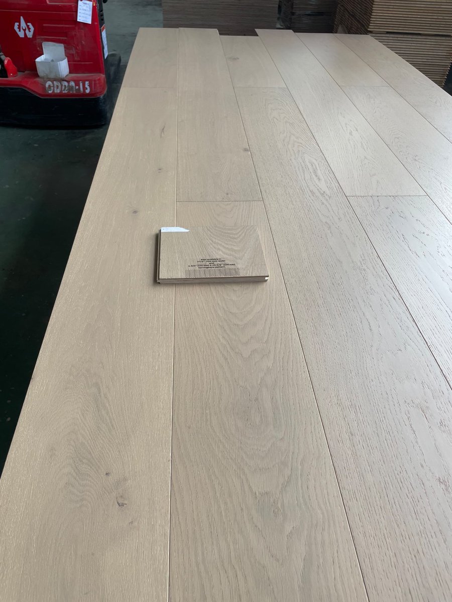 quinnjmiller's tweet photo. Just sourced this flooring from china to redo my floors

Had them copy the small sample which is $25 ft

China price $3.18 ft

Takes 2 months to get to me, but other than that, idk why more people aren’t doing this https://t.co/iMqi6k7Hk6