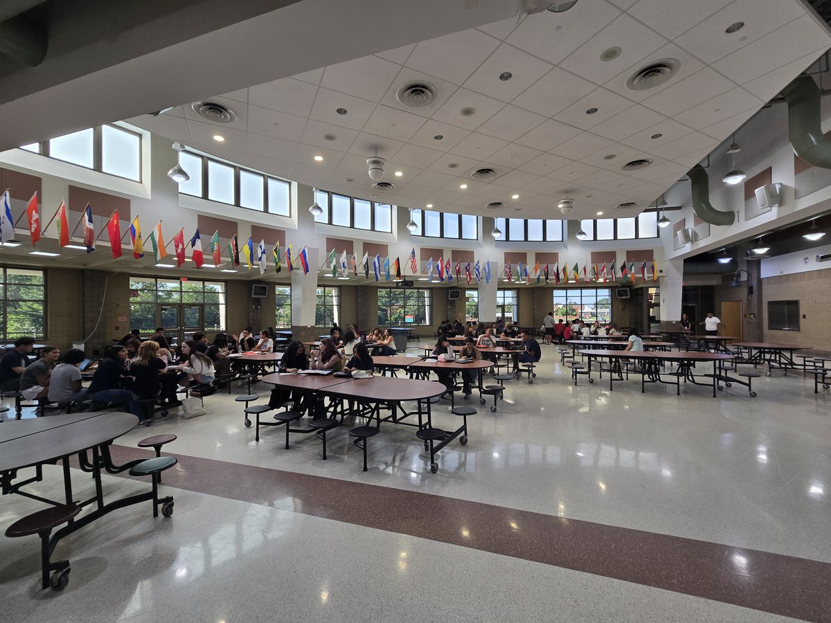 dadamltps's tweet photo. Great turnout for our annual @CardinalsLHS Senior College Bootcamp event happening today! Thanks to @drafischer & our awesome LHS counseling team for organizing the whole day!! Also thanks to Ms. Longo for being our guest speaker. @LTPS1 @ltps_counseling #LTPSThisIsUs https://t.co/fkiOpKs6SS