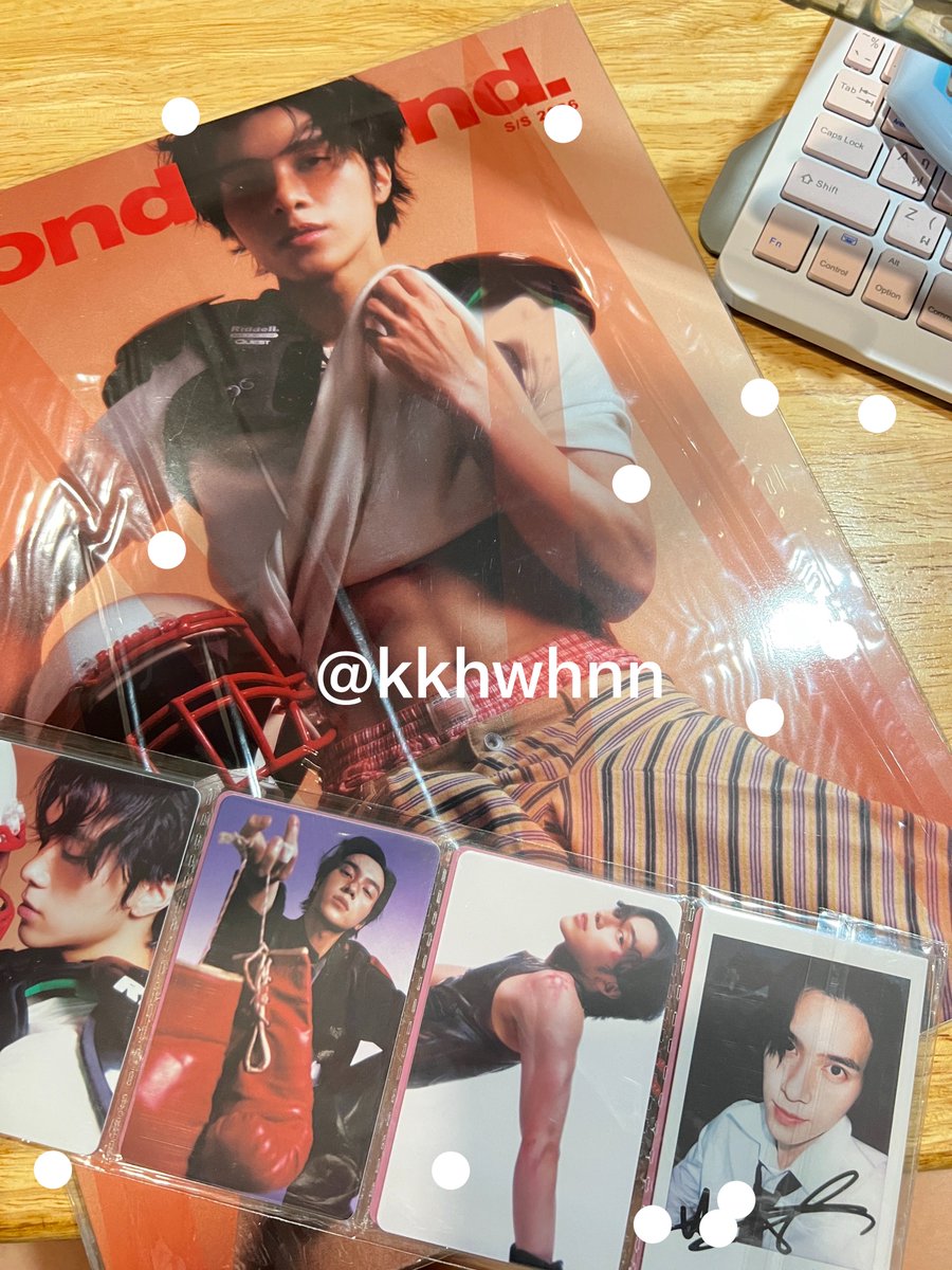 kkhwhnn's tweet photo. อยากตัดมาใส่กรอบ แต่ซื้อมาแค่เล่มเดียว 🥹😭 https://t.co/LiiGRoxOSp