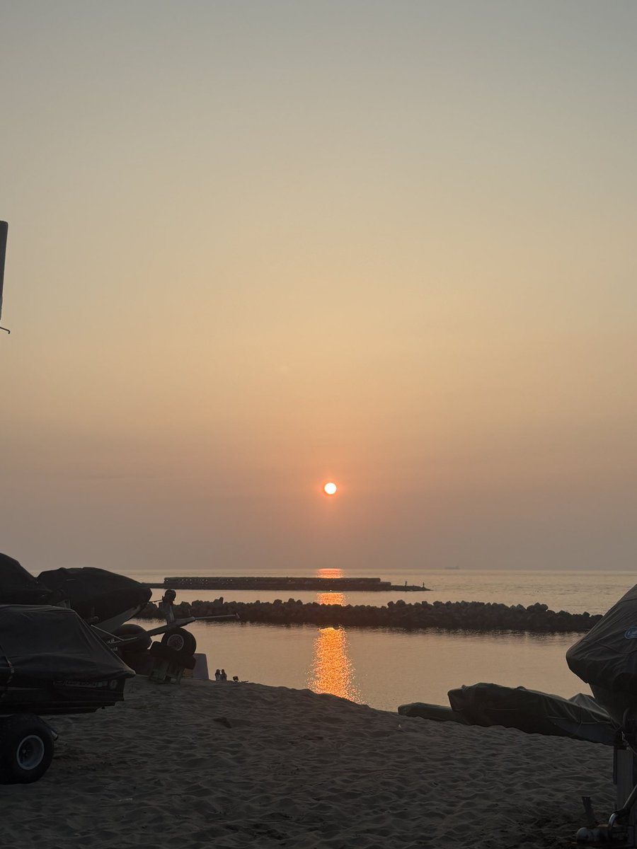 abbadayo's tweet photo. #sekiyahamasunset
カレーと海とミラーボール
音楽ってやっぱり自由で楽しい
#TAMTAM
#民謡クルセイダーズ https://t.co/hnT52CKsXf