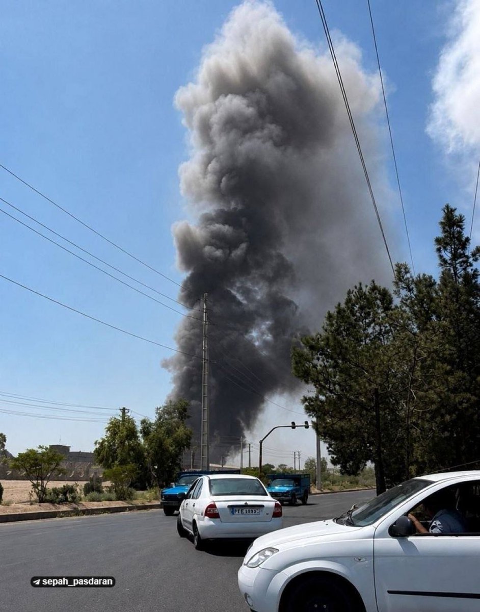 noamyosef68's tweet photo. A short while ago in southern Tehran, an industrial plant caught fire for an unknown reason. https://t.co/QaiYkVTYIk
