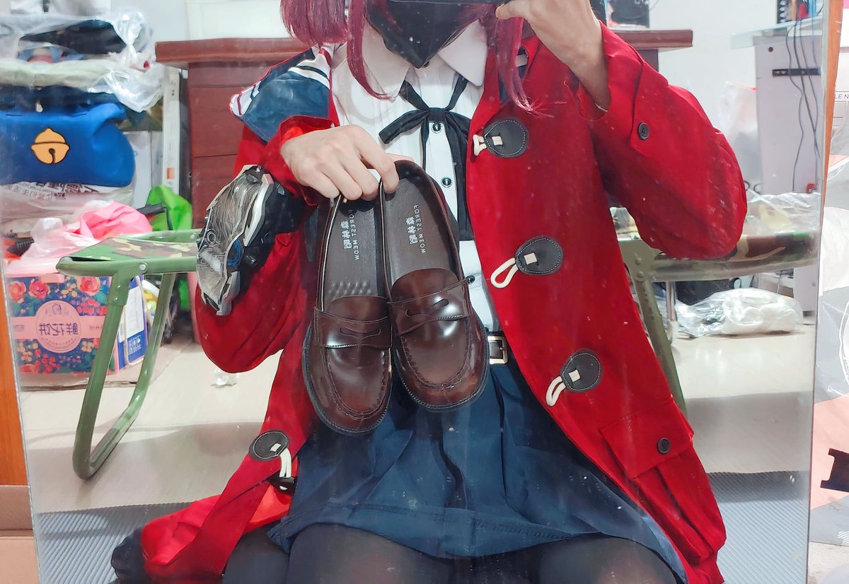 cola2006327's tweet photo. 是想要饭盒还是我胳膊上的赛罗宇宙升华眼镜？#男娘 #井芹仁菜 #哭泣少女乐队 https://t.co/BTi54lle6R