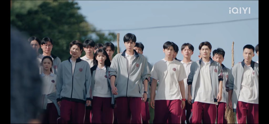 TVenthusiastic's tweet photo. Shen Fuxuan loneliness made him gathered with wrong companions but Im glad he realized on time what is good for him.

“A real friend makes you feel warm, joy and strength” love this line. 🤗👏🏼🫡 

The class step in to defend Shen Fuxuan. 
#Geniusgirlfriend https://t.co/ZYMZ82uEJE