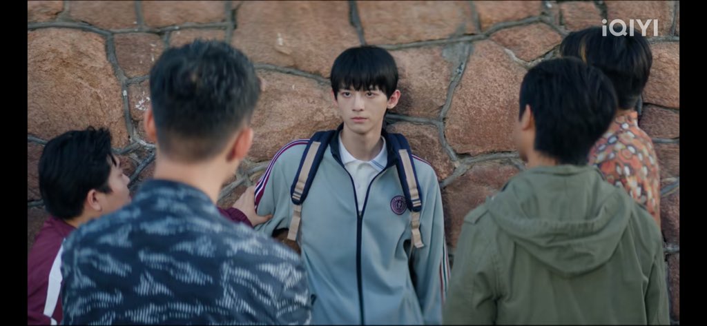 TVenthusiastic's tweet photo. Shen Fuxuan loneliness made him gathered with wrong companions but Im glad he realized on time what is good for him.

“A real friend makes you feel warm, joy and strength” love this line. 🤗👏🏼🫡 

The class step in to defend Shen Fuxuan. 
#Geniusgirlfriend https://t.co/ZYMZ82uEJE