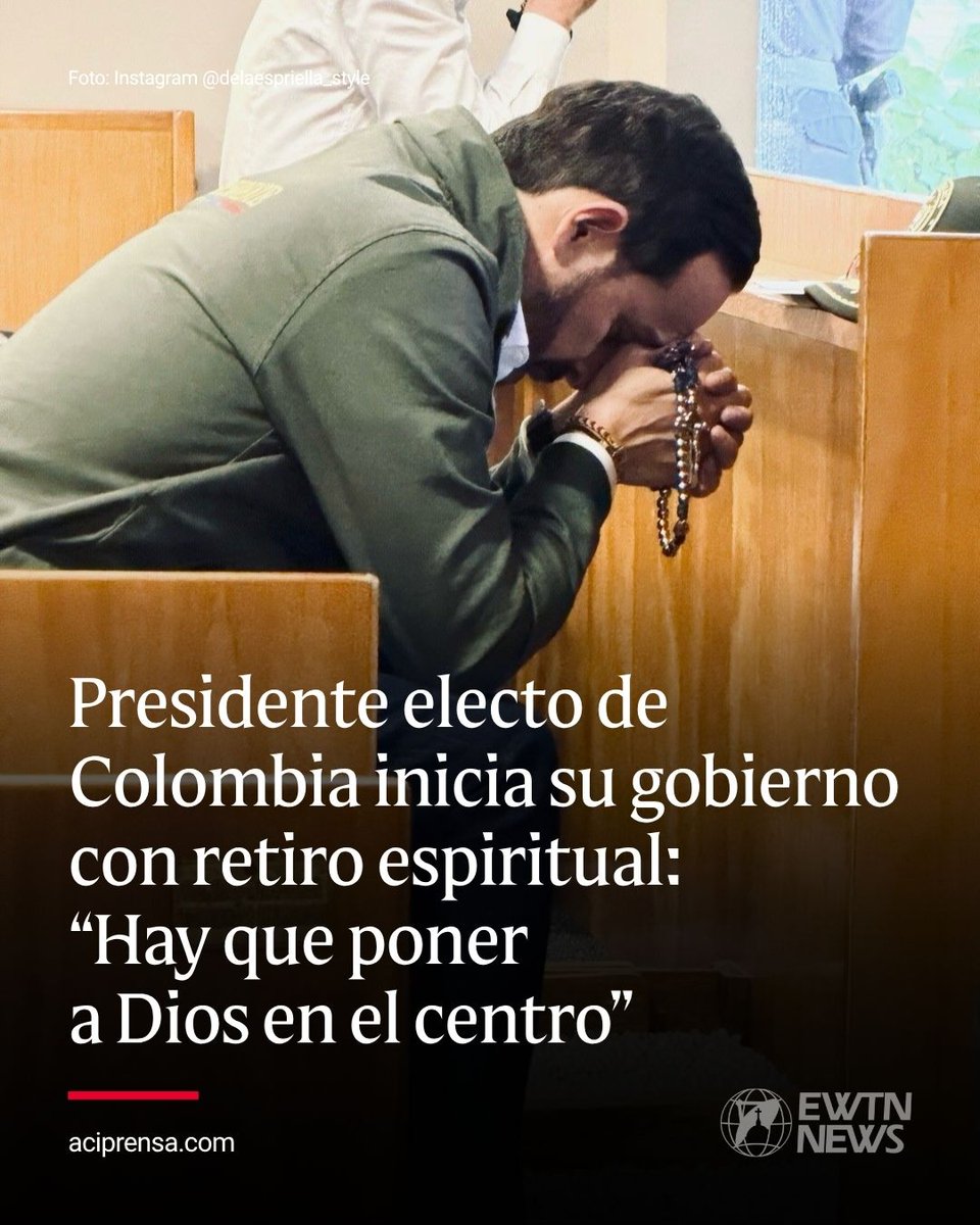 aciprensa's tweet photo. El presidente electo de Colombia, Abelardo de la Espriella, vivió junto con su vicepresidente y miembros del gabinete un retiro espiritual, a una semana de asumir la Presidencia del país para el periodo 2026-2030.

A través de sus cuentas en redes sociales, De la Espriella afirmó el 1 de agosto que en dicho retiro espiritual reafirmó su convicción de que "para construir una gran Nación hay que poner a Dios en el centro de cada decisión”.

En las imágenes compartidas se aprecia al presidente electo acompañado de su esposa, Ana Lucía Pineda. También asistieron el vicepresidente electo, José Manuel Restrepo; y los ministros designados Jaime Andrés Beltrán, Mauricio Gómez, Iván Cancino, Elsa Noguera, entre otros.

“Con fe, trabajo y amor por nuestra tierra, haremos realidad el país que soñamos”, escribió De la Espriella.

En otro post publicado el 2 de agosto, el presidente electo aseguró que la jornada fortaleció la fe y renovó el compromiso del equipo "de servir a Colombia con humildad, responsabilidad y amor por la Nación”.

Por su parte, José Manuel Restrepo aseguró en X que “una patria que ora unida, se mantiene unida”.

Durante la jornada, a cada participante se le entregó un ejemplar de la Biblia, en cuya portada lleva un mapa de Colombia con el Corazón de Jesús. Además, se transmitió un video del Papa León XIV.

Jaime Andrés Beltrán, designado para el Ministerio de Trabajo, expresó en su cuenta de X que “la mano del hombre es inútil sin la ayuda de Dios” y que vivieron "un momento de encuentro y unión, porque sabemos que la batalla que se viene también es espiritual. Dios bendice a Colombia”.

El retiro espiritual fue criticado por miembros del saliente gobierno de izquierda de Gustavo Petro, como el ministro de Trabajo, Antonio Sanguino; y la representante a la Cámara por el Pacto Histórico, Mafe Carrascal, para quienes dicha jornada atenta contra el Estado laico establecido en la Constitución.

Sin embargo, la jornada espiritual fue defendida por varios líderes políticos, incluso de agrupaciones distintas a la del gobierno entrante.

El alcalde de Medellín, Federico Gutiérrez criticó que los detractores quieran “hacer creer que ya hasta creer en Dios es pecado”, mientras que el representante a la Cámara por el Partido Conservador, Luis Miguel López, recordó que "un Estado laico garantiza la libertad de conciencia; no obliga a un presidente a esconder su fe”.

“Lo que llama la atención es el doble rasero. Cuando desde el poder se promovieron ritos chamánicos y santería, muchos hablaron de diversidad y respeto. Hoy, un retiro espiritual es presentado como si fuera un intento de reemplazar la Constitución por la Biblia, algo que nunca ocurrió. La Constitución sigue siendo la misma, lo único que cambió fue el presidente. Y, por la reacción de algunos, parece que eso es lo que realmente les incomoda”, añadió.