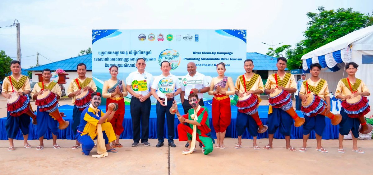 UNDPCambodia's tweet photo. @MinistryofMOT & @UNDP🇰🇭, w/ support from The Coca-Cola Foundation launched the "Promoting Sustainable River Tourism & Plastic Waste Reduction" campaign in #SiemReap Province. Keeping #Cambodia's rivers free from #PlasticPollution protects tourism, livelihoods, & nature.
#TCCF https://t.co/BzK9C1yS5L
