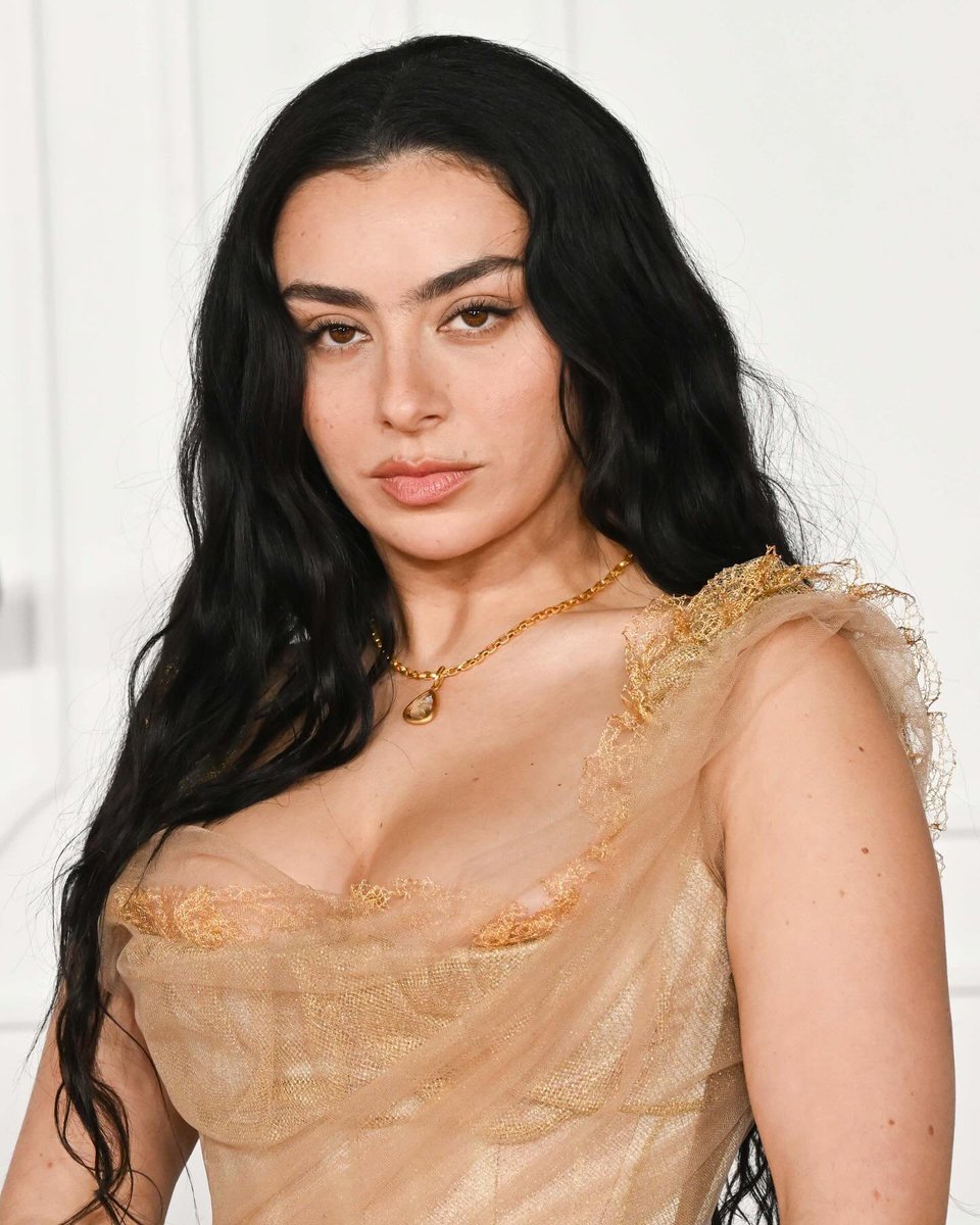 jetskitosway2's tweet photo. Charli xcx sparks backlash after revealing she used AG to record her new album.

"I've always been interesting in pushing creative boundaries and experimenting with technology. AG helps remove barriers to artistic expression. I think AG is here to stay whether you like it or not" https://t.co/Wk7YQZmEJk