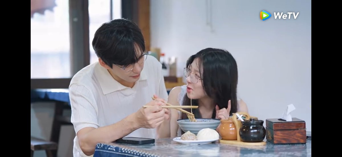yueyuuu_'s tweet photo. Liu liu seperti cewe pada umumnya lebih suka makanan yang di pesen cowo kita di banding pesanan sendiri😄
#loveactuallys5 https://t.co/5ZYN0Lk8ly