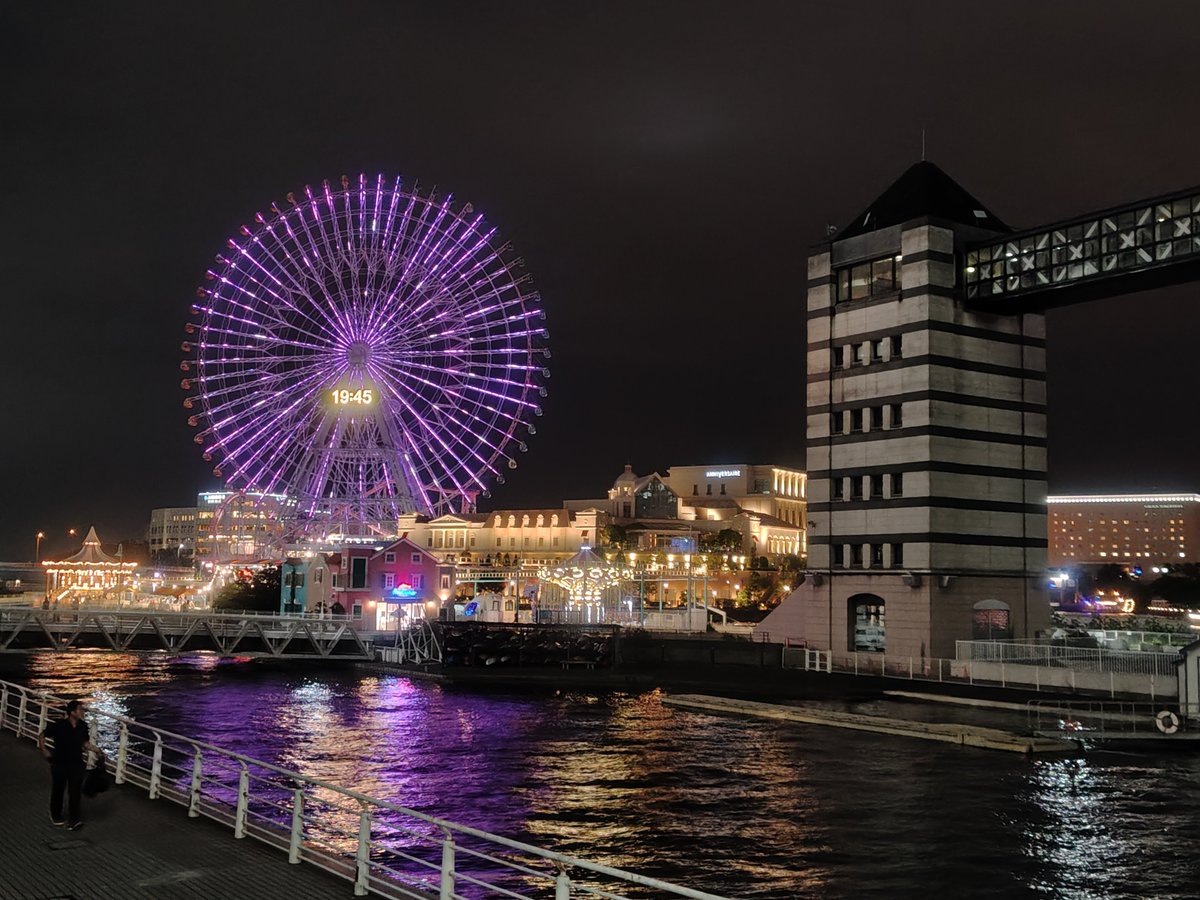 jog218726's tweet photo. 今日は結婚記念日✨この3年、色々なところに行き、写真を見返しても「何だっけ？」と思うものも（笑）
妻のリクエストもあり、みなとみらいのホテルでビュッフェへ！落ち着いていて、美味しい料理を少しずついただけるので、私達には合ってるかも☺️
しばらく来れないので、散歩も楽しみました🌃 https://t.co/H4p28sjbcp
