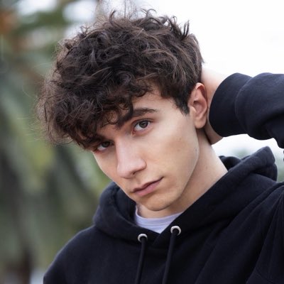 harrisoaerw's tweet photo. #NewProfilePic https://t.co/J8X5hcDwhL