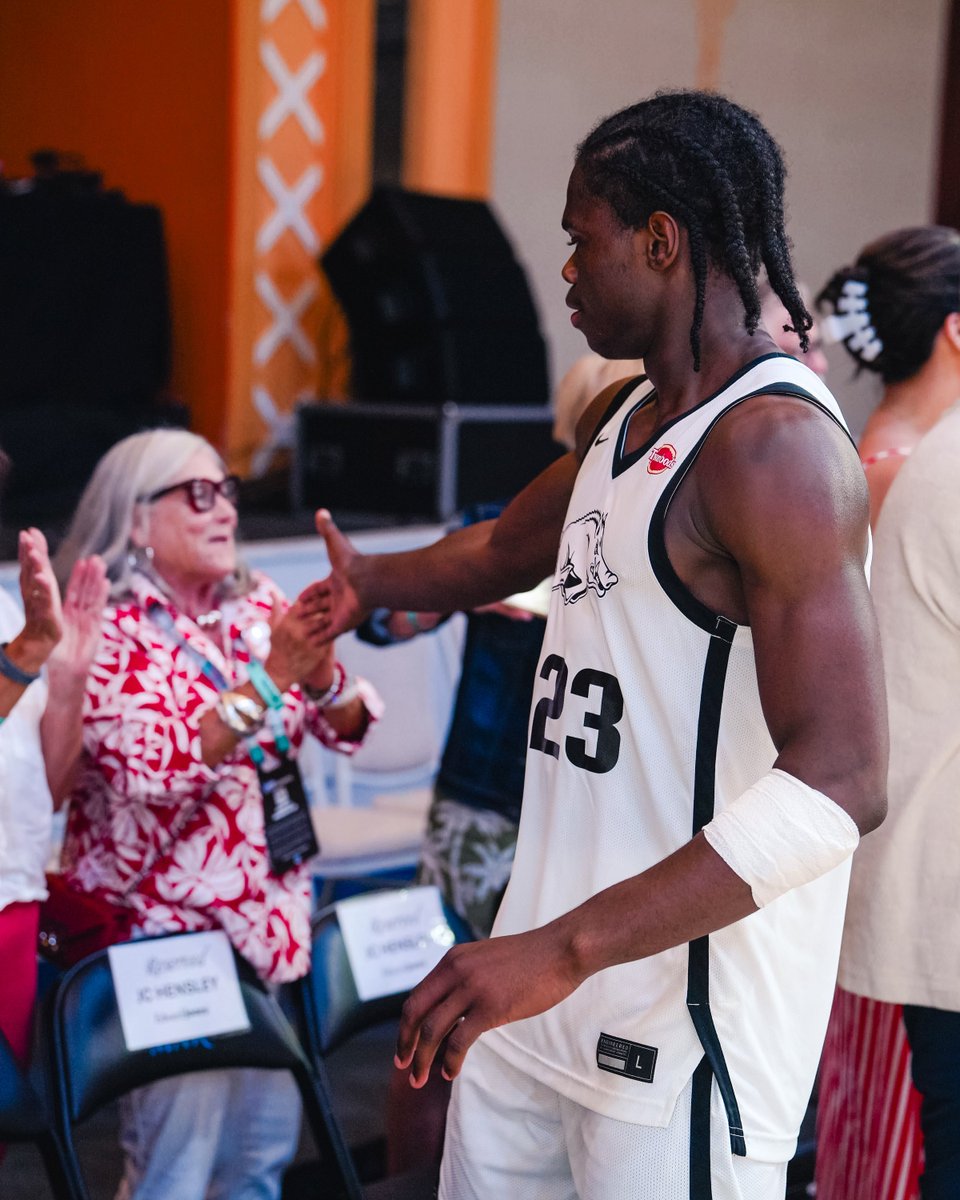 RazorbackMBB's tweet photo. WE’VE GOT ONE MORE IN US. 🐗

Last Summer League game today at 11AM CT against the University of Calgary Dinos on FloSports. 🦖 https://t.co/kOcO8Y6ckv