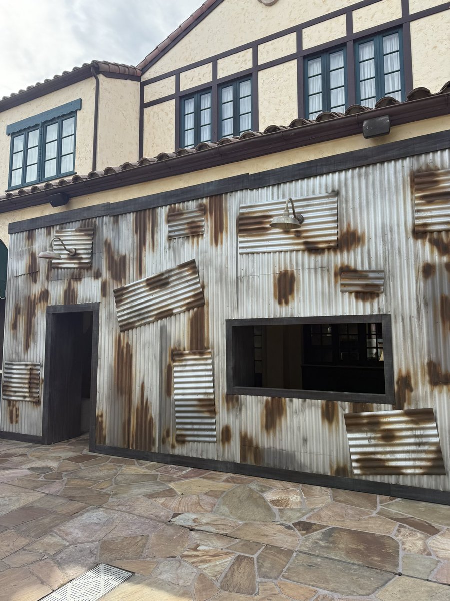 SpeculationMatt's tweet photo. Welcome to Club Juke! We have our @SinnersMovie food booth! #HHN35 #HHN https://t.co/cWjNNpqqVC