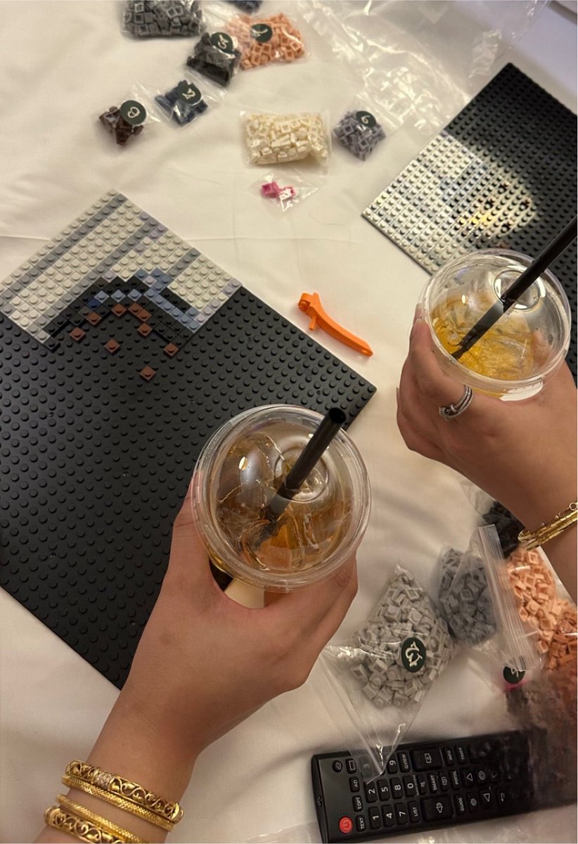 lelyy147's tweet photo. احلى ليقو ركبناها سوا بحياتي 
صورتنا واحنا صغار🥺☹️❤️❤️! https://t.co/PhCJhXYGN8