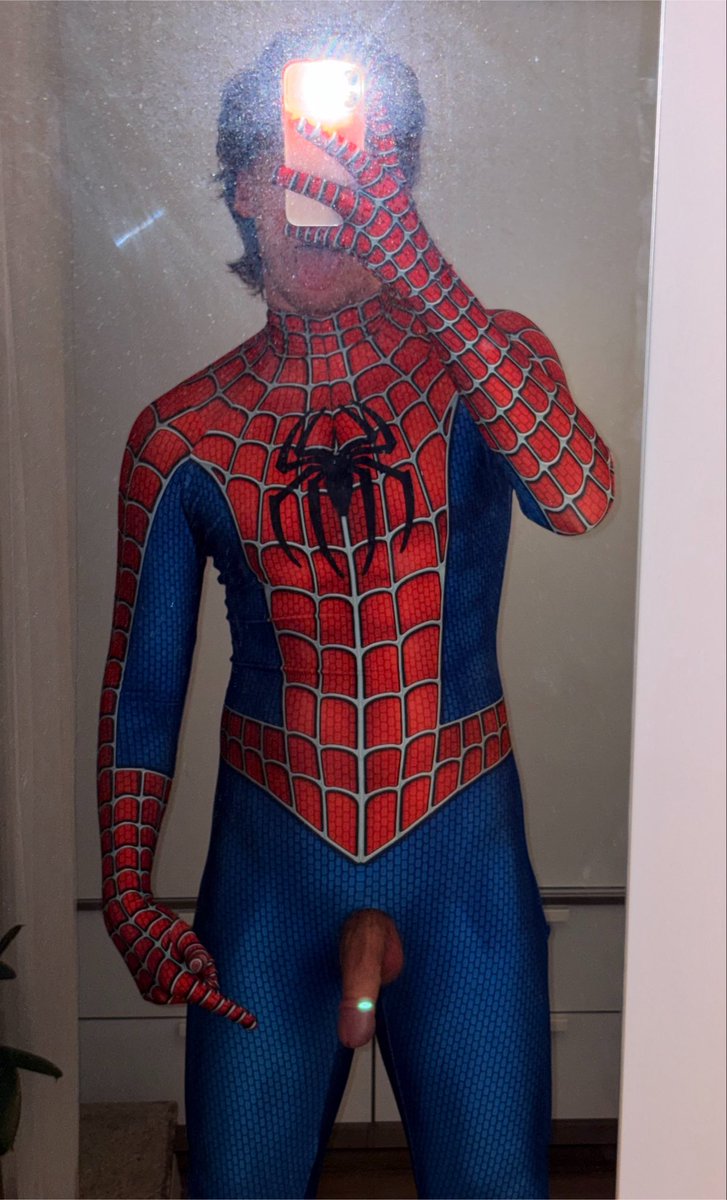 svcksocks's tweet photo. Spidey is a gooner https://t.co/tbaGFu2Blq