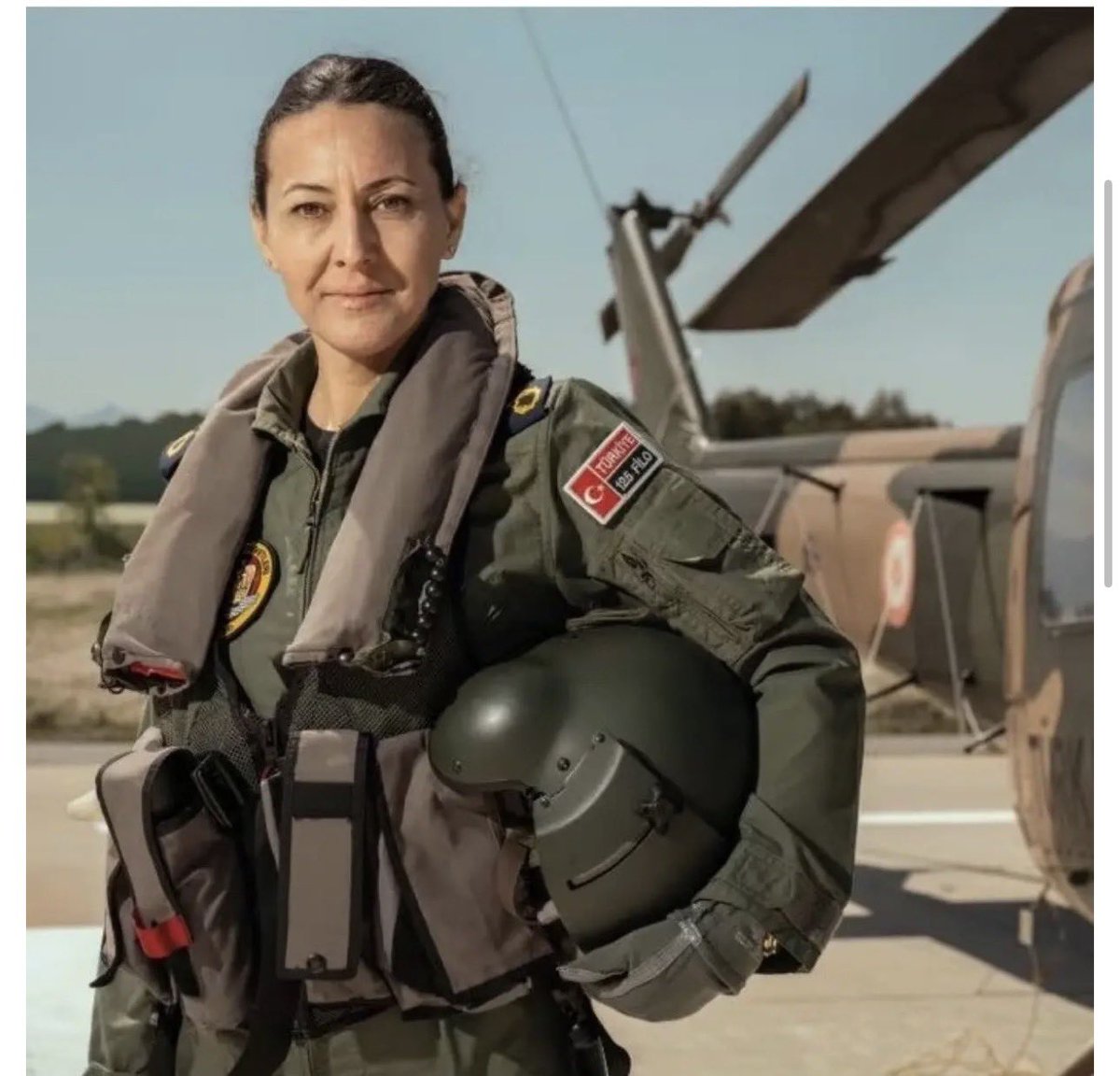 GizliArsiv's tweet photo. Özgür Özel, 2023 yılında kadınlar araba kullanabilecek mi? Seçme ve seçilme hakkına sahip olacak mı? Kadınlar milletvekili olacak mı? diye soruyordu.

Bugün ise Albay Özlem Karapınar, Ak Parti iktidarında tuğgeneralliğe yükselerek Türk Hava Kuvvetleri’nin ilk kadın paşası oldu. https://t.co/AzoXyIJisT