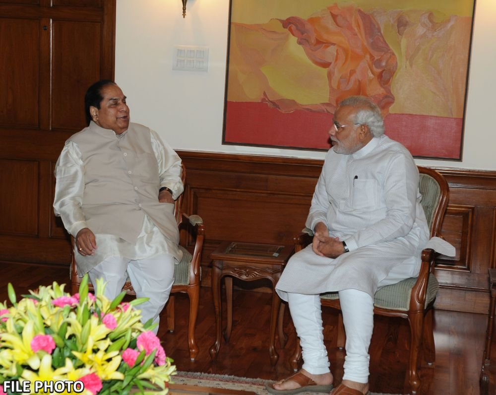 narendramodi's tweet photo. डॉ. डी. वाय. पाटील हे प्रामुख्याने शिक्षण आणि परोपकाराच्या माध्यमातून समाजसेवेत अग्रणी होते. त्यांनी नेहमीच इतरांचे, विशेषतः गरिबांचे जीवनमान उंचावण्यासाठी सातत्याने कार्य केले. त्यांच्या निधनाचे वृत्त अत्यंत दुःखद आहे. या दुःखद प्रसंगी त्यांच्या कुटुंबीयांप्रती आणि असंख्य चाहत्यांप्रती माझ्या मनःपूर्वक संवेदना व्यक्त करतो. ओम शांती.