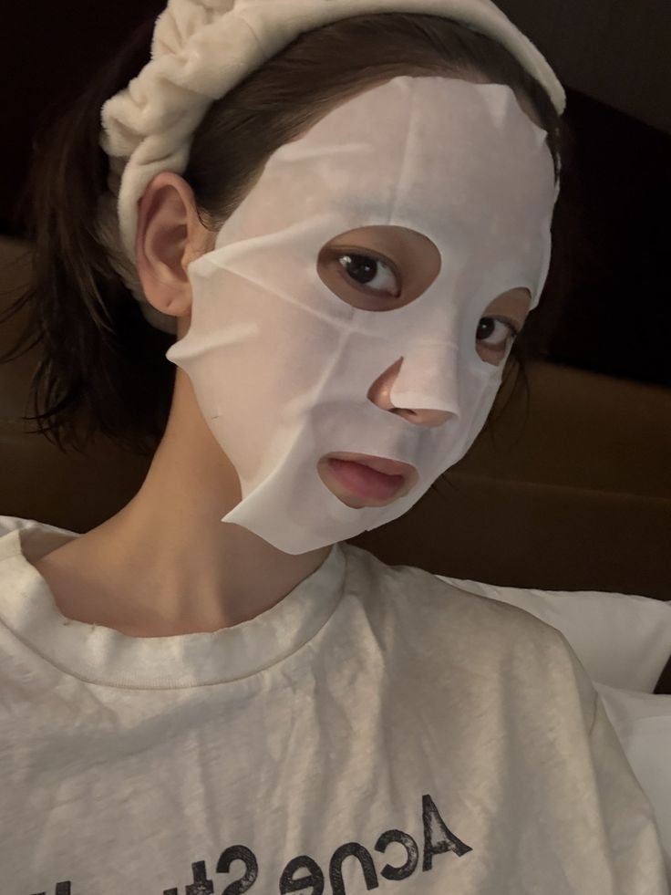 rosepheme's tweet photo. @zhzyran How's ur skincare? https://t.co/Vcc487FFbf