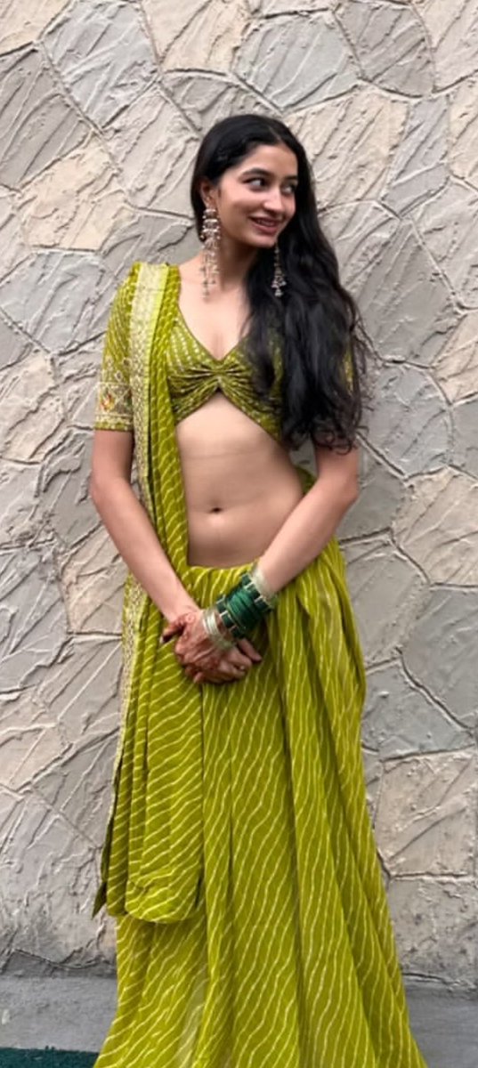 BollyBeau's tweet photo. Peak indian beauty showing  deep naval
#indianbeauty https://t.co/cGFlDQ63vD